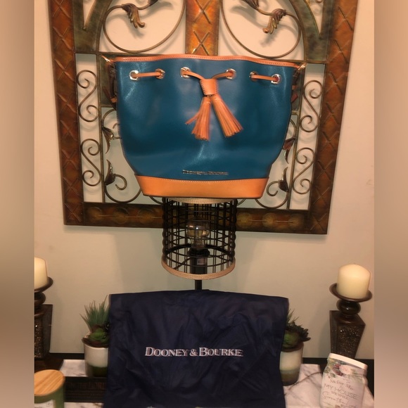 Hand bag, bucket style, draw string, turquoise, colorful inside, feet on bottom - Picture 2 of 11